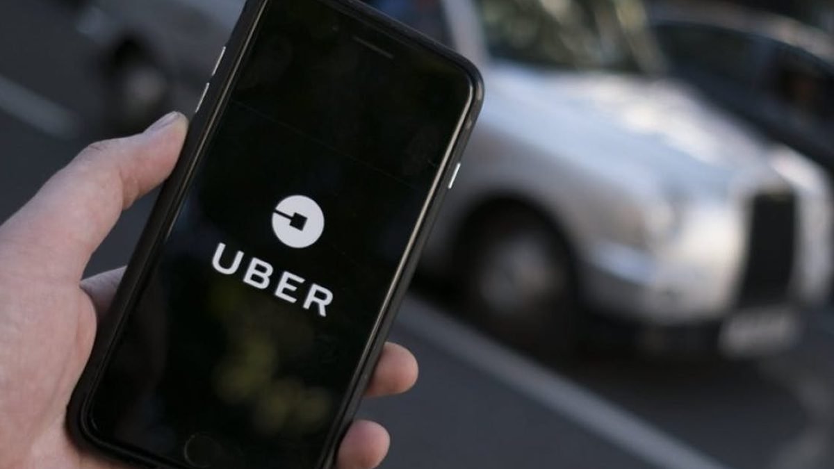 Ride-hailing company Uber will ban riders with low ratings