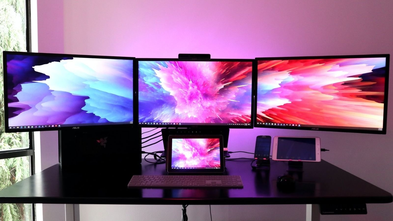 Display Monitors On Table