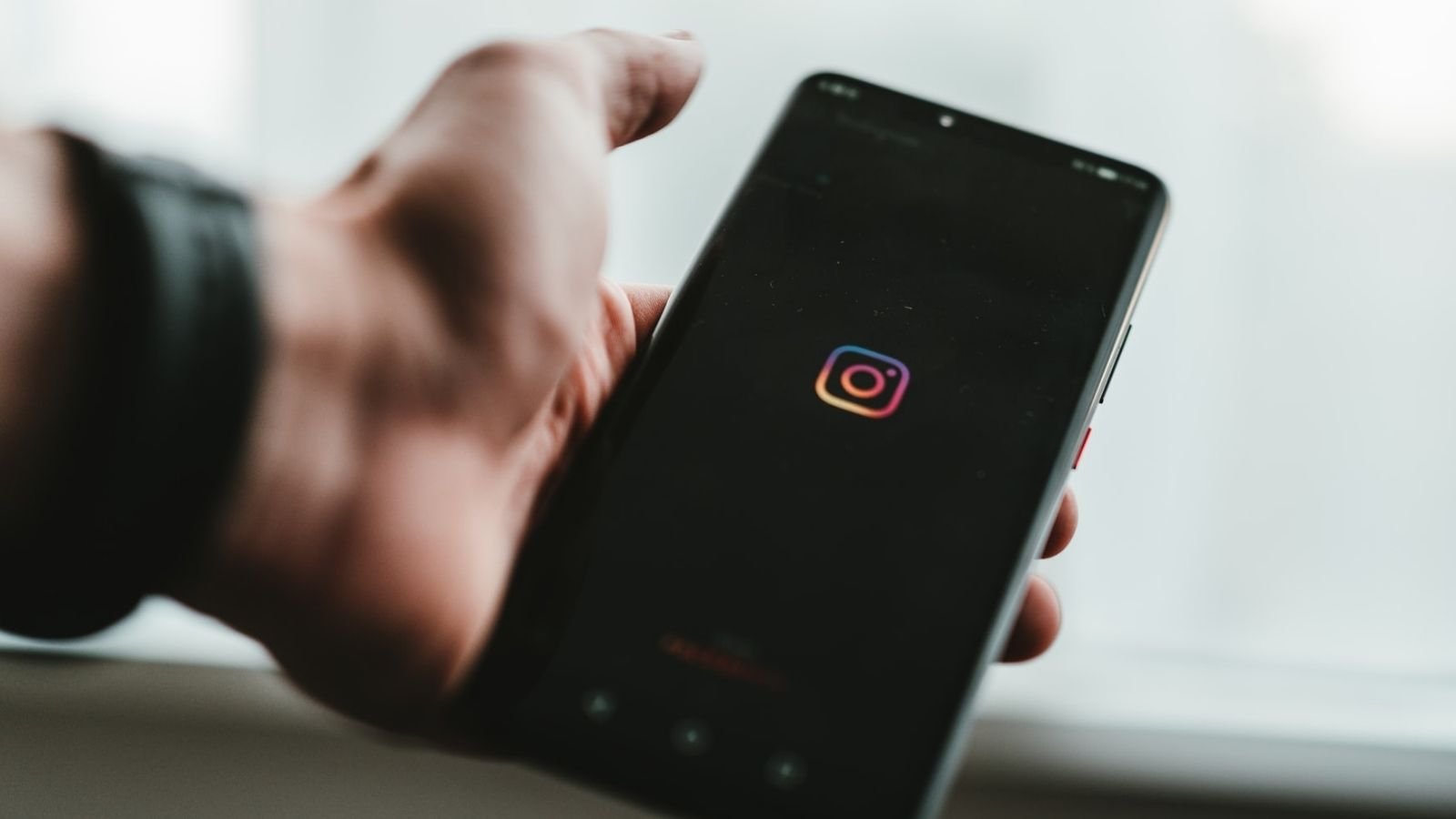 Instagram Black Mobile