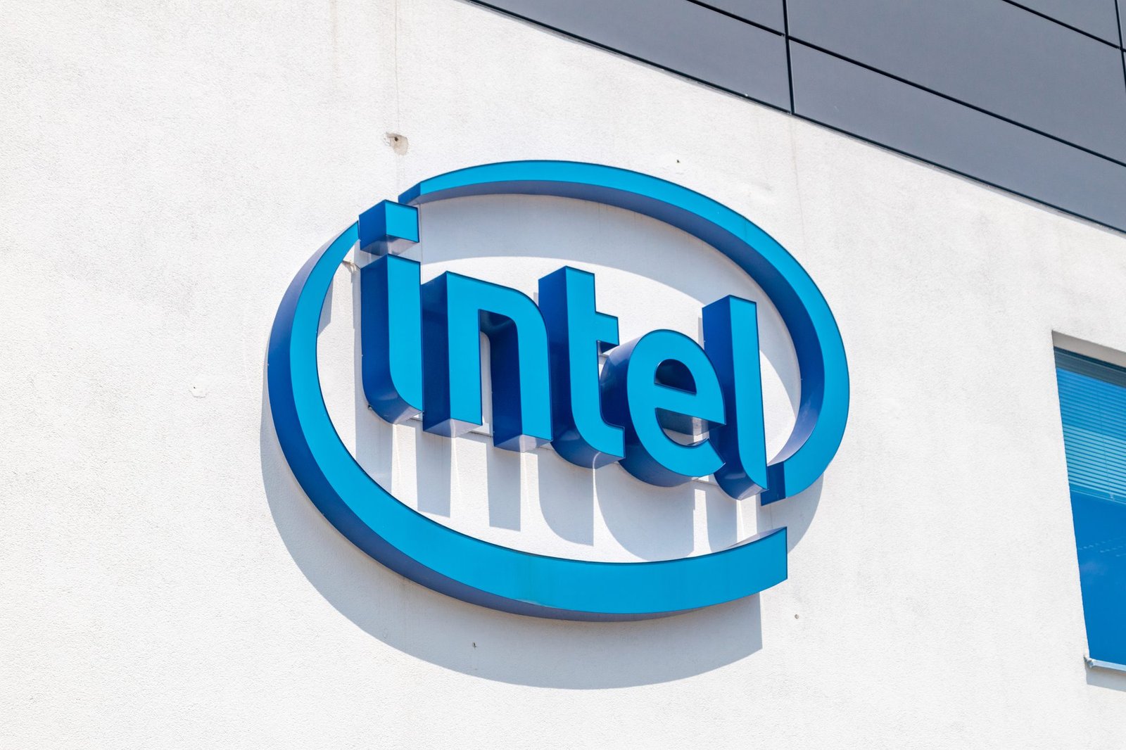 Интел покупает. Intel logo 2021. Intel логотип 2020.