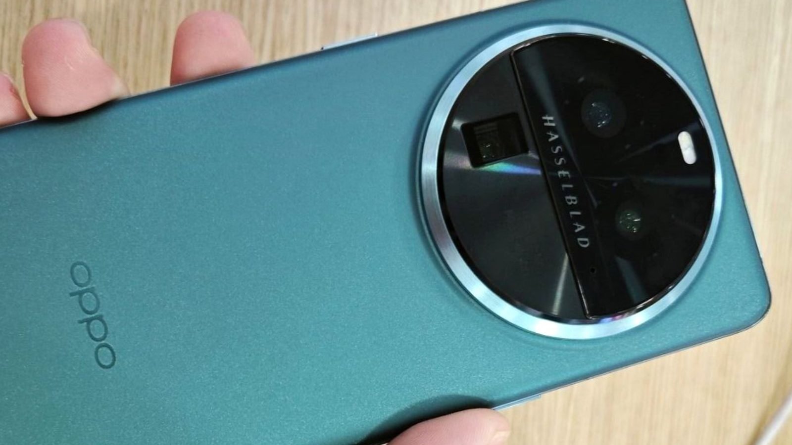 Oppo Find X6 Pro Telephoto lense