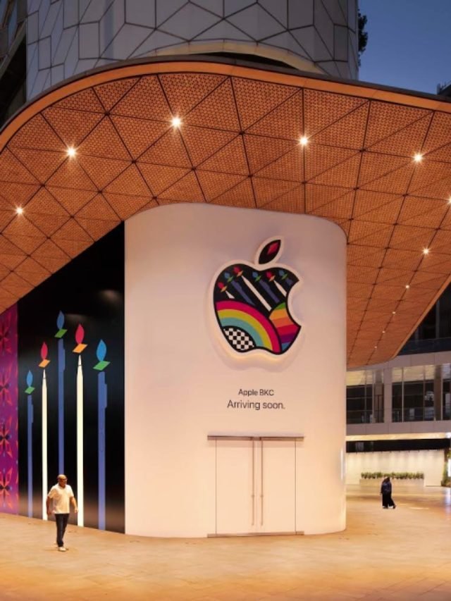 Finally, Apple Opens First Retail Store in India