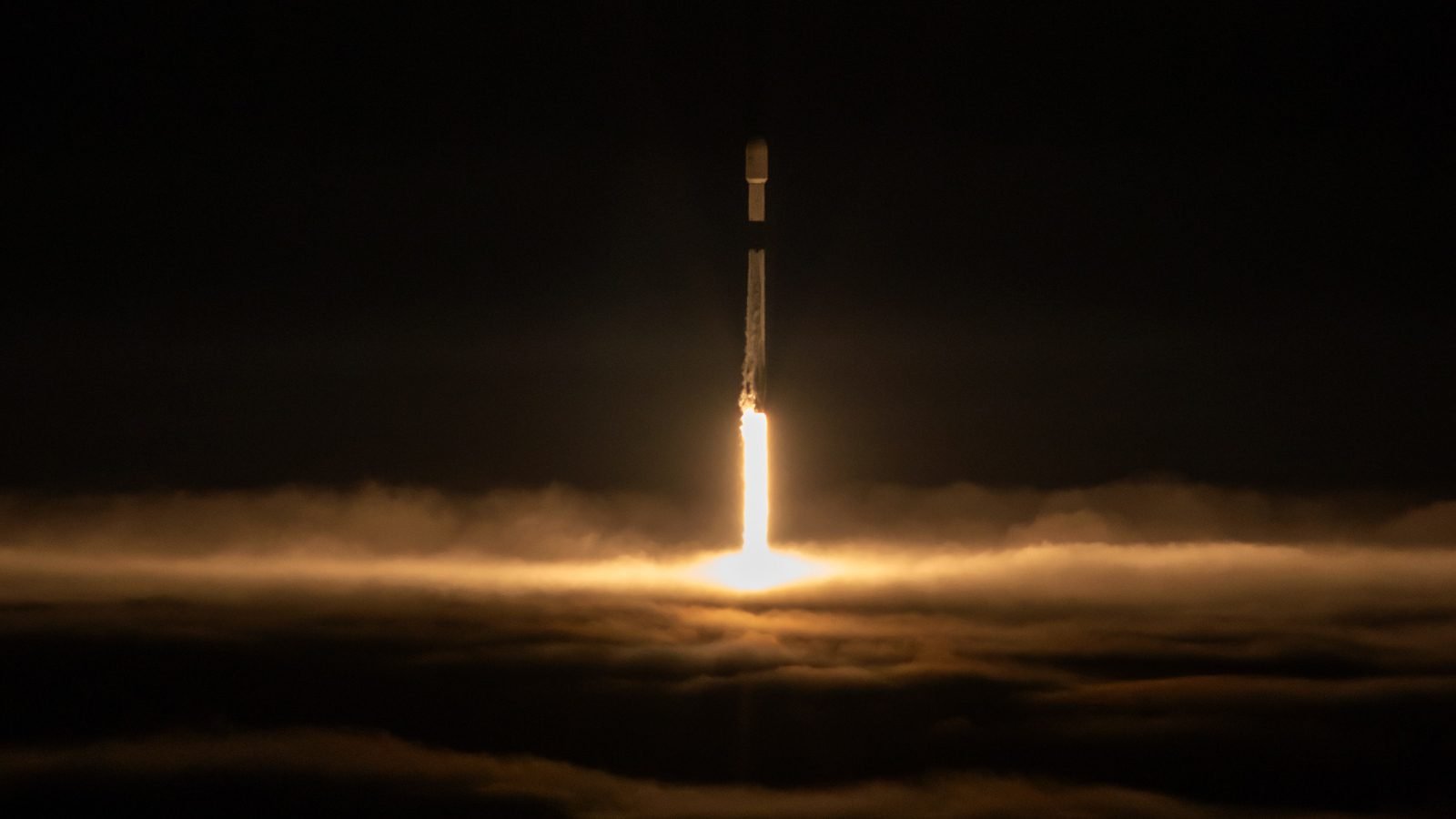 SpaceX Falcon 9 Lift Off