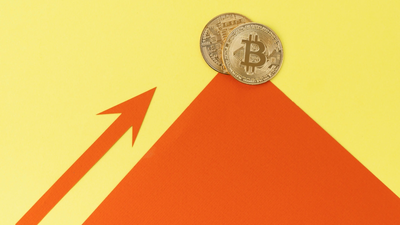 Bitcoin Surge Ahead: A Powerful April 2025 Crypto Pivot