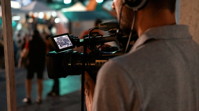 professional cameraman recording 1 professional-cameraman-recording