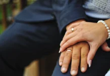 hands-couple-with-married-rings hands-couple-with-married-rings